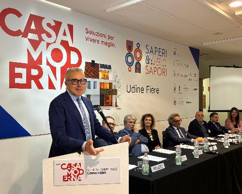 L'assessore alle Attività produttive, Sergio Emidio Bini, all'inaugurazione di Casa Moderna in Fiera a Udine