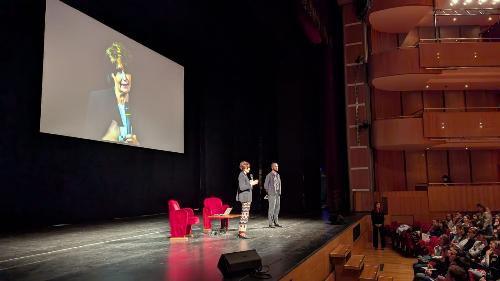 L'assessore regionale all'Università Alessia Rosolen al festival "Collegamenti - Festival che incrocia i saperi"