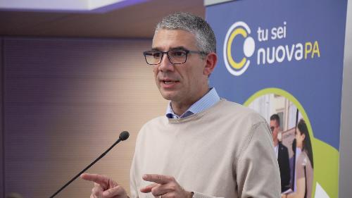 L'assessore regionale alle Autonomie locali Pierpaolo Roberti alla tavola rotonda "Valorizzare le persone e innovare", organizzata da ComPa Fvg all'interno della terza edizione del Premio Nuova Pa e ospitata all'Auditorium della Biblioteca Rizzi dell'Università degli Studi di Udine
