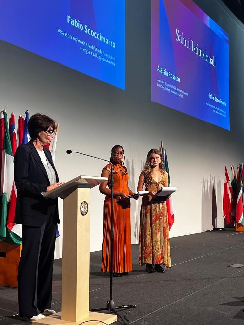 L’assessore regionale all’Istruzione, Università, Ricerca e Formazione Alessia Rosolen aprendo la quinta edizione del Barcolana Sea Summit.
