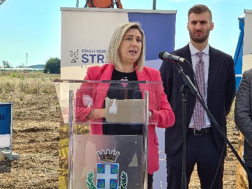 L'assessore regionale Cristina Amirante, a destra il presidente di Fvg Strade Simone Bortolotti