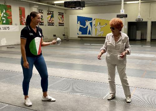L'assessore regionale allo Sport Tiziana Gibelli insieme a Mara Navarria in un incontro svoltosi qualche giorno prima della partenza dell'atleta friuliana per Tokyo