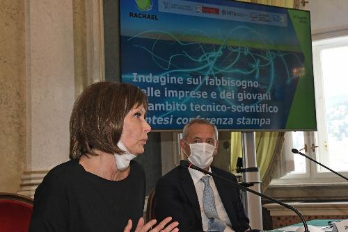 L’assessore regionale a Lavoro, formazione, istruzione, ricerca, università e famiglia, Alessia Rosolen, alla presentazione dei risultati della "Indagine sul fabbisogno delle imprese e dei giovani in ambito tecnico scientifico" condotta da Rachel, la realtà nata dalla collaborazione tra Swg, Università di Trieste e Sissa.