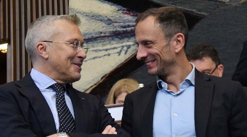 L'assessore Bini assieme al governatore Fedriga durante la seduta di Consiglio
