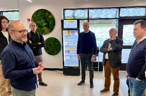La delegazione del Friuli Venezia Giulia guidata dall'assessore ai Sistemi informativi Sebastiano Callari assiema al direttore esecutivo del DistriQ Michel Pioro