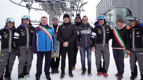 L'assessore regionale alle Attività produttive e turismo Sergio Emidio Bini (al centro) all'inaugurazione della nuova seggiovia quadriposto Gilberti a Sella Nevea
