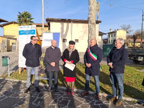 L'assessore regionale alle Infrastrutture, Cristina Amirante, alla posa della prima pietra dei lavori di sicurezza stradale a Colle di Arba (Pordenone)