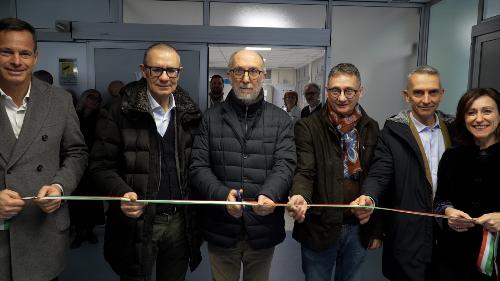 Il taglio del nastro per l'inaugurazione della Casa della comunità nel Presidio ospedaliero di Sacile