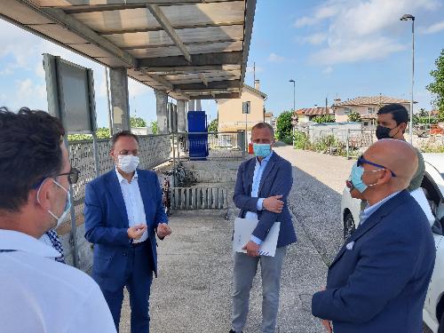 L'assessore regionale Sebastiano Callari all'ex casello ferroviario di San Gottardo  