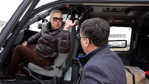 L'assessore regionale alle Attività produttive Sergio Emidio Bini e l'amministratore delegato di Elifriulia Fernando Gallardo Donoso durante la visita alla sede della società