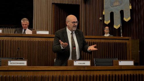 L’assessore regionale al Patrimonio e servizi informativi, Sebastiano Callari, durante i lavori d'Aula.