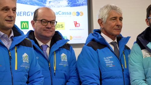 Il vicegovernatore del Friuli Venezia Giulia, Mario Anzil (al centro) durante la presentazione a Udine del Campionato del mondo di sci nordico a Sappada e Forni Avoltri