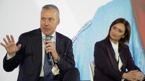 L'assessore regionale alle Attività produttive e turismo Sergio Emidio Bini durante il suo intervento al Forum internazionale del turismo di Milano
