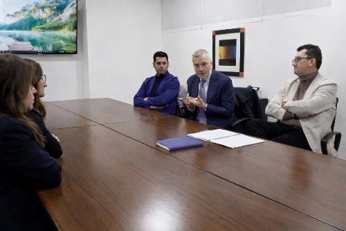 L'assessore Bini (al centro) durante l'incontro