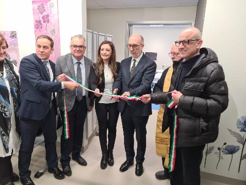 Taglio del nastro nel nuovo reparto a Latisana alla presenza dell'assessore regionale alla Salute Riccardo Riccardi