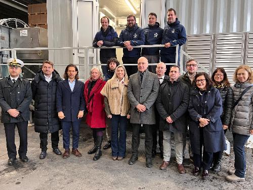 I rappresentanti dei soggetti coinvolti nel progetto dell'innovativo sistema di elettrificazione della banchina Margreth di Porto Nogaro