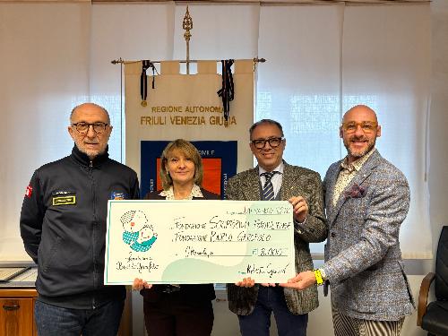 L'assessore regionale alla Salute Riccardo Riccardi con la direttrice dell'Irccs Burlo Garofolo Francesca Tosolini, il presidente della Fondazione Burlo Garofolo Gabriele Cont e il presidente della Fondazione Scriptorium Foroiuliense Roberto Giurano