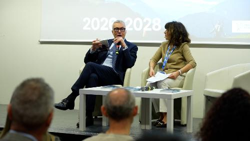 L'assessore Bini alla presentazione dell'annuario 2026 del Gruppo italiano stampa turistica alla Bit di Milano, assieme alla presidente del Gist Sabrina Talarico