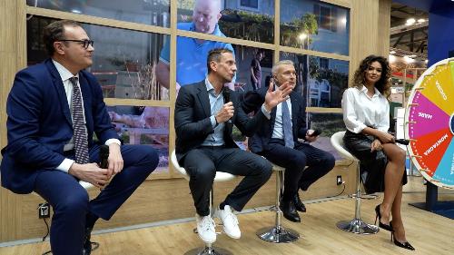 Il governatore Fedriga e l'assessore Bini assieme a Samira Lui e il direttore Cerno alla Bit di Milano