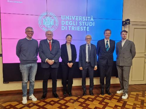 L'assessore Roberti con la rettrice Vianelli e i vertici di Anci e Compa Fvg