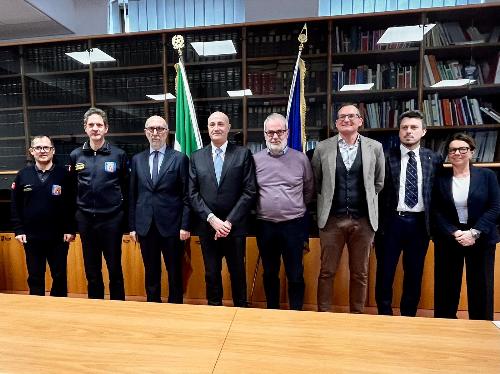 Foto di gruppo al termine della presentazione del protocollo in Prefettura a Pordenone