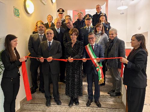 L'assessore regionale al Lavoro e istruzione Alessia Rosolen, al taglio del nastro dei nuovi spazi dell'Accademia di Belle Arti di Udine (AbaUd)