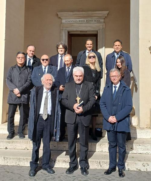 L'assessore regionale Stefano Zannier (primo da destra) con la delegazione ricevuta dal Papa Leone XIV in Vaticano