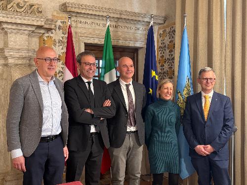 L'assessore regionale alle Risorse agroalimentari, forestali e ittiche, Stefano Zannier, con l'assessore e i funzionari della Provincia di Trento.