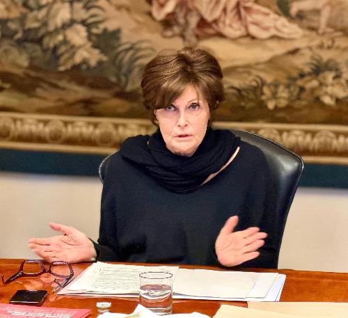 L'assessore regionale al Lavoro, formazione, istruzione, ricerca, università e famiglia Alessia Rosolen durante la riunione di Giunta.