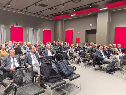 I rappresentanti del sistema logistico e delle imprese all'incontro con Regione ed Rfi all'Interporto di Pordenone