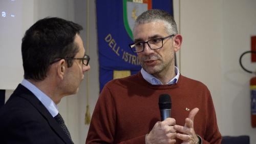 L'assessore regionale Pierpaolo Roberti al microfono del presidente dell'Unione degli Istriani Massimiliano Lacota