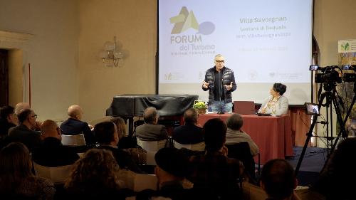 L'assessore regionale alle Attività produttive e Turismo Sergio Emidio Bini al Forum del turismo ospitato a Villa Savorgnan di Lestans di Sequals