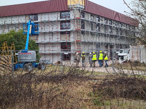 L'assessore regionale Cristina Amirante durante il sopralluogo nel cantiere per le nuove palestre del Liceo Grigoletti di Pordenone