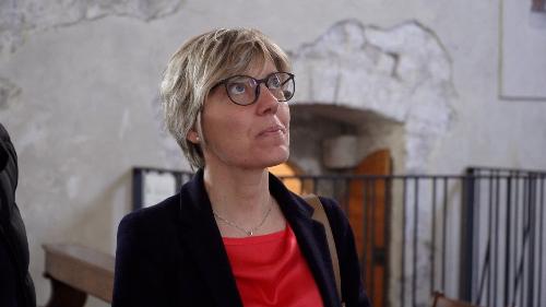L'assessore regionale alle Finanze Barbara Zilli  nel Duomo di Venzone