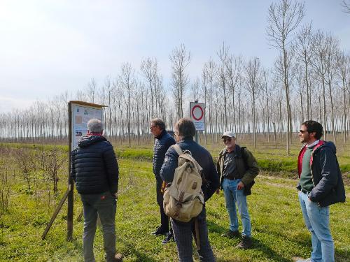 Il sopralluogo dell'assessore Scoccimarro nell'area dove è stato sviluppato il progetto "Fossa Vecia"