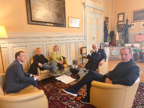 L'incontro nel capoluogo isontino tra l'assessore regionale alla Difesa dell'ambiente Fabio Scoccimarro, il sindaco di Gorizia Rodolfo Ziberna,il vicesindaco Chiara Gatta, l'assessore Francesco Delsordi e il presidente di Isontina Ambiente Giulio Severo Tavella.