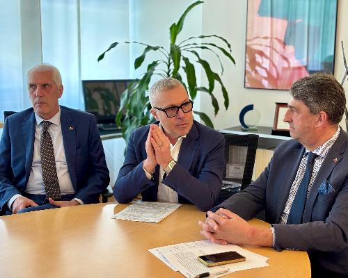 L'assessore regionale Sergio Emidio Bini con il presidente Confcommercio Fvg Gianluca Madriz (a destra) e di Confcommercio Pordenone Fabio Pillon (a sinistra)