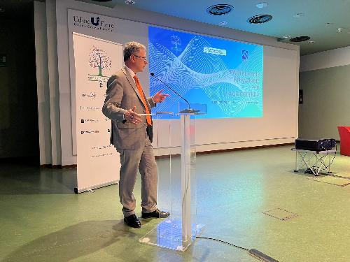 L'intervento dell'assessore regionale Stefano Zannier al convegno svoltosi a Udine