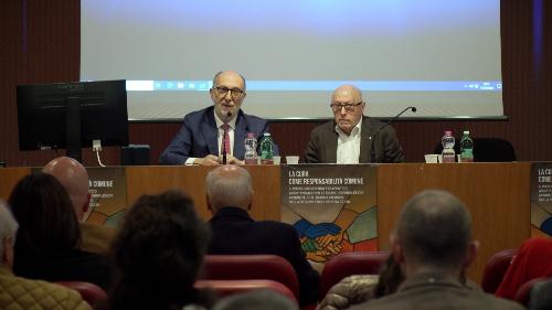 L’assessore regionale alla Salute Riccardo Riccardi al convegno "La cura come responsabilità comune" a Monfalcone con il presidente dell'Associazione Amici dei Traumatizzati Cranici Giuseppe Fogar