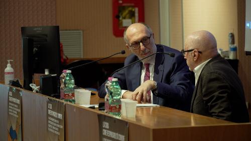 L’assessore regionale alla Salute Riccardo Riccardi al convegno "La cura come responsabilità comune" a Monfalcone con il presidente dell'Associazione Amici dei Traumatizzati Cranici Giuseppe Fogar