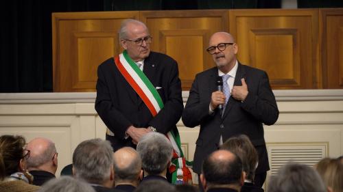 L'assessore Sebastiano Callari alla cerimonia di consegna del Premio Santi Ilario e Taziano assieme al sindaco di Gorizia ROdolfo Ziberna