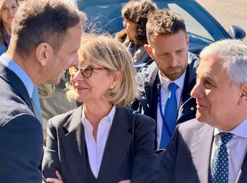 Il governatore Fedriga mentre accoglie il vicepresidente del Consiglio dei ministri Antonio Tajani.