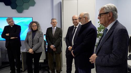 Un momento dell'inaugurazione della nuovca sala multimediale all'Istituto Rittmeyer a Trieste