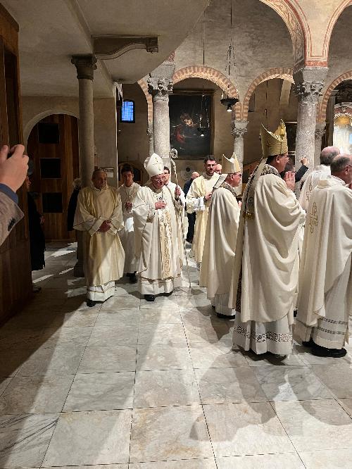 La cerimonia per il XXV anniversario di ordinazione episcopale di monsignor Giampaolo Crepaldi, già vescovo del capoluogo giuliano, svoltasi nella Cattedrale di San Giusto, officiata dall'attuale vescovo Enrico Trevisi.