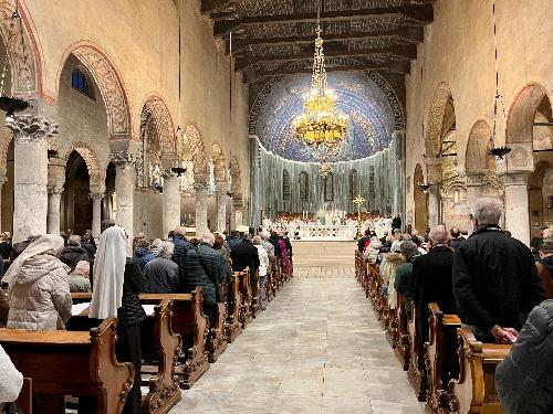 La cerimonia per il XXV anniversario di ordinazione episcopale di monsignor Giampaolo Crepaldi, già vescovo del capoluogo giuliano, svoltasi nella Cattedrale di San Giusto, officiata dall'attuale vescovo Enrico Trevisi.