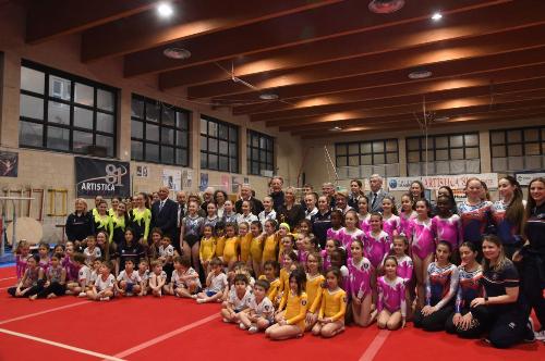 La foto di gruppo finale al termine della cerimonia organizzata dall'Artistica '81.