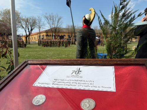 La medaglia commemorativa del 70mo anniversario della presenza del Piemonte Cavalleria nella città di Trieste