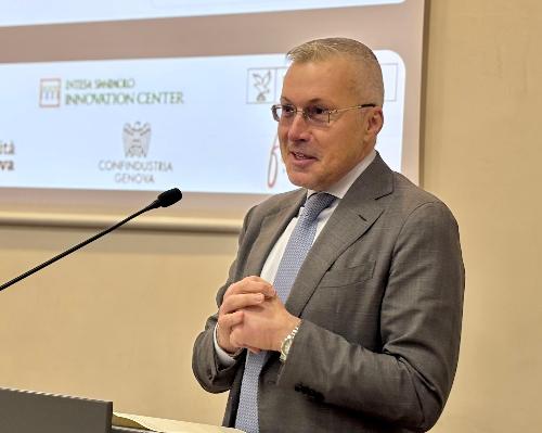 L’assessore regionale alle Attività produttive Sergio Emidio Bini alla presentazione della startup Blu Comply