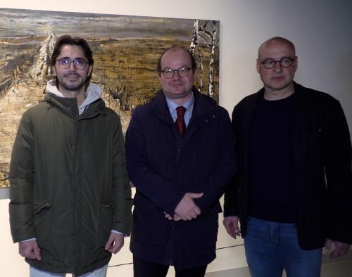 Il vicegovernatore Mario Anzil con il curatore della mostra Marco Goldin e il centomillesimo ospite dell'esposizione