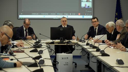 L'assessore regionale alle Attività produttive e turismo Sergio Emidio Bini, durante il tavolo sulla crisi energetica